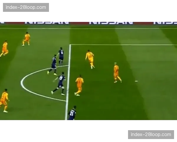 “战术前瞻：马竞的5-3-2防守体系将如何应对曼城的肋部渗透”