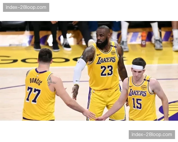 消息：湖人客场加时险胜掘金，詹姆斯、约基奇均砍三双