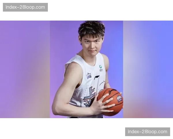 特写:王哲林赛后独自加练罚球,回应社交媒体批评 特写:王哲林赛后独自加练罚球,回应社交媒体批评